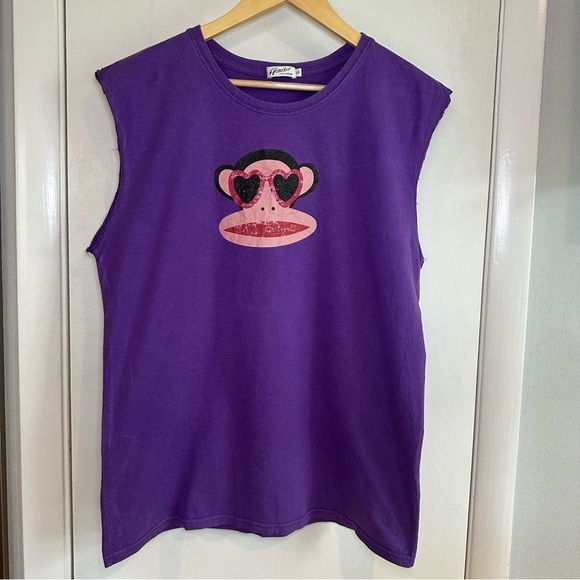 Tops - Paul Frank Muscle T-Shirt. Size: Large. Purple.
100% Cotton.